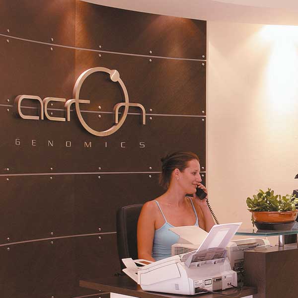 ACRON ανοξείδωτης κατασκευής λογότυπου σε γραφεία εταιρείας
